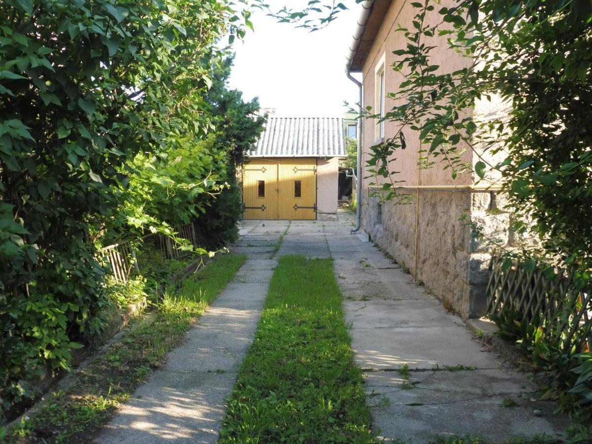 Appartement Nagyiék háza / Granny's House à Esztergom Extérieur photo